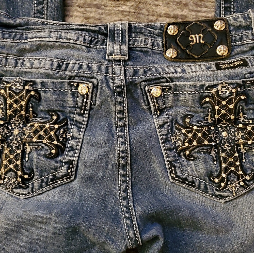 Miss Me Jeans Size 28  34" Inseam Mid Rise Bootcut